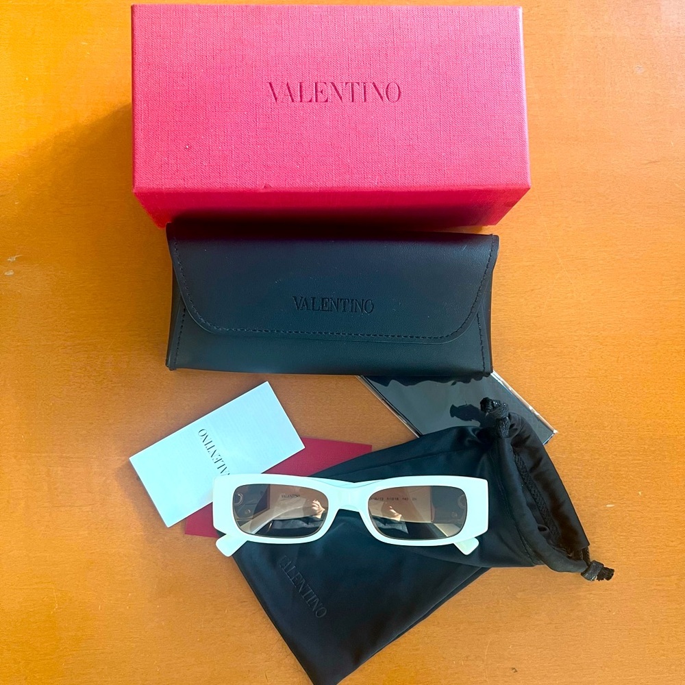 Valentino-WHITE ROMAN STUD SUNGLASSES